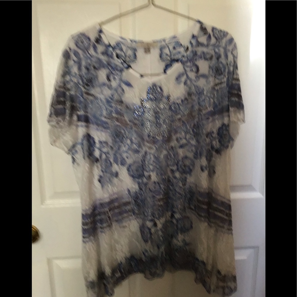 Woman’s fancy beaded top 2x blue and white lace